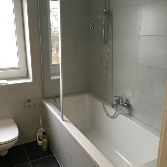 Badewanne und Dusche